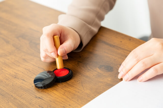手続きを任せる場合に必要な書類や認印について